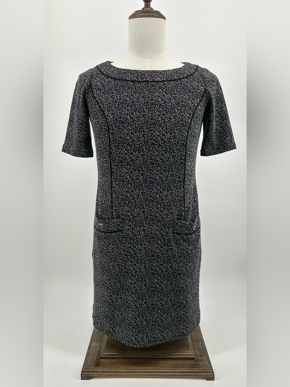 Women’s WHBM White House Black Market textured knit lined sheath dress size 6